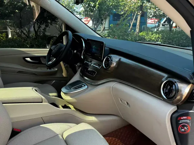 Mercedes-Benz V-Class — Фото автомобиля 9