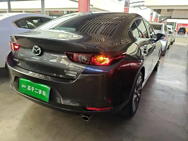 Mazda Axela — Фото автомобиля 7