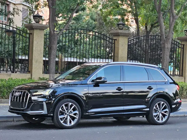 Фотография автомобиля — Audi Q7