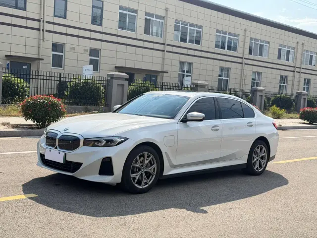 Фотография автомобиля — BMW i3