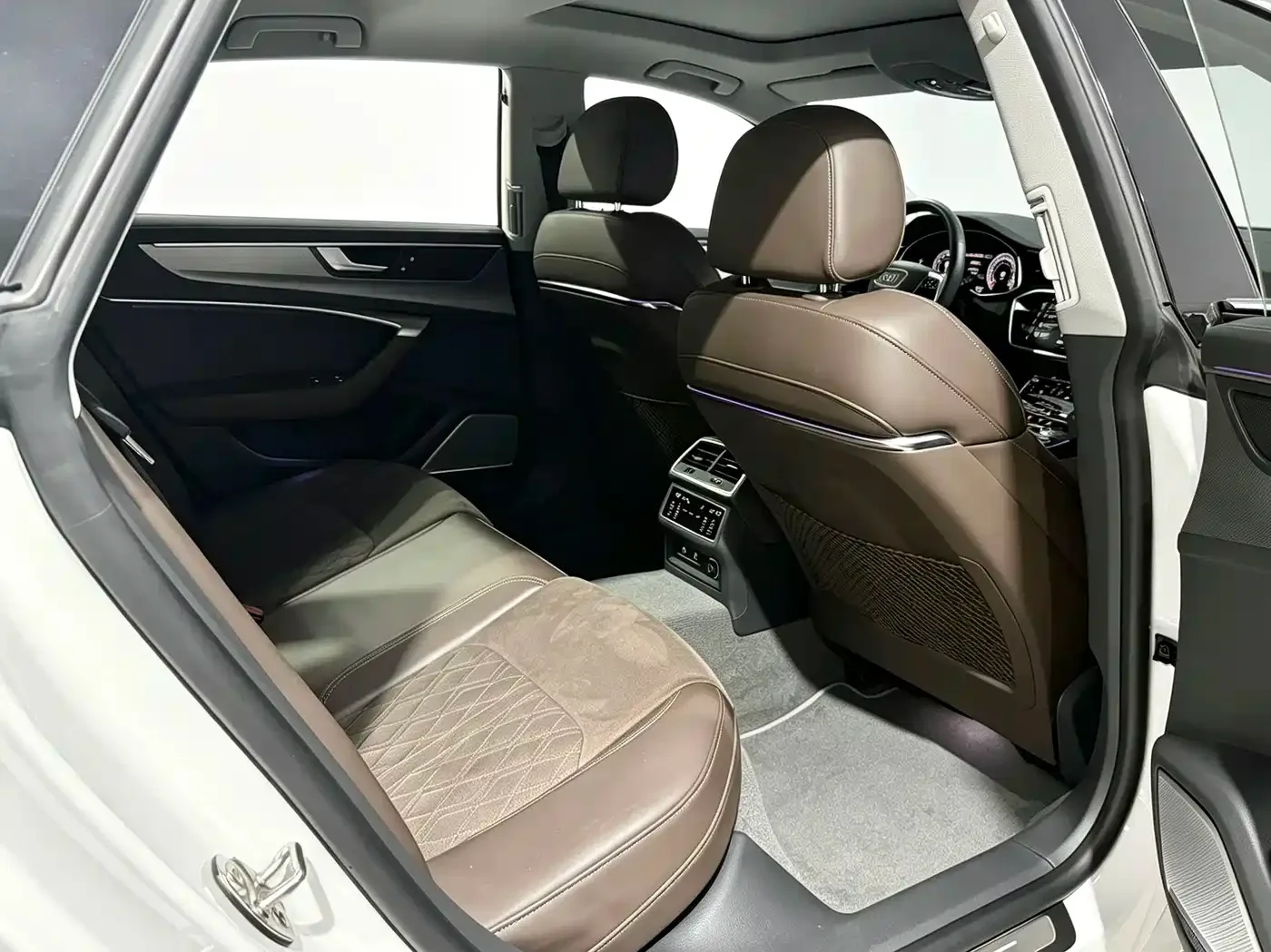 Audi Audi A7L 2024 45TFSI quattro S-line Vision Edition Crystal Package — Фото автомобиля 7