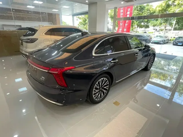 Hongqi Hongqi H5 2024 2.0T Automatic Smart Connect Flag Leader Edition — Фото автомобиля 5