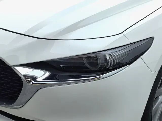 Mazda Axela — Фото автомобиля 8