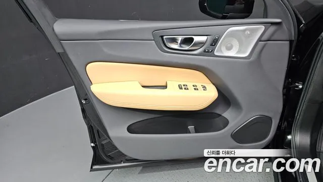 Volvo XC60 Generation 2 — Фото автомобиля 24