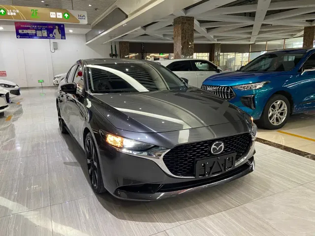 Mazda Axela — Фото автомобиля 3