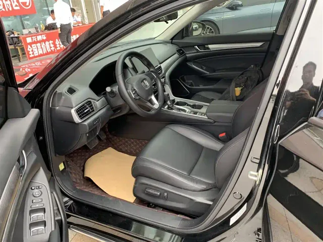 Honda Accord — Фото автомобиля 4