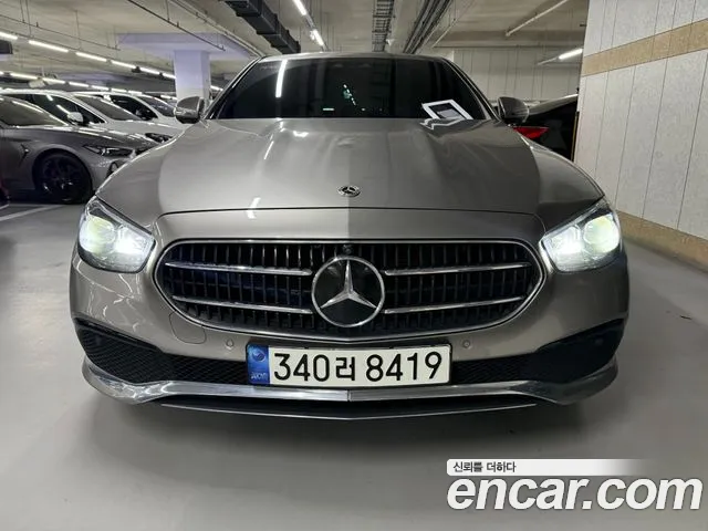 Mercedes-Benz E-Class — Фото автомобиля 3