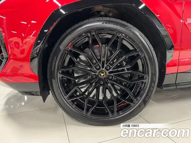 Lamborghini Urus — Фото автомобиля 17
