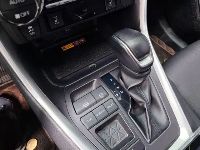 Toyota RAV4 — Фото автомобиля 13