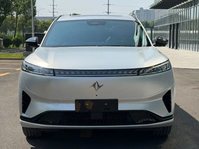 Dongfeng eπ 008 — Фото автомобиля 2