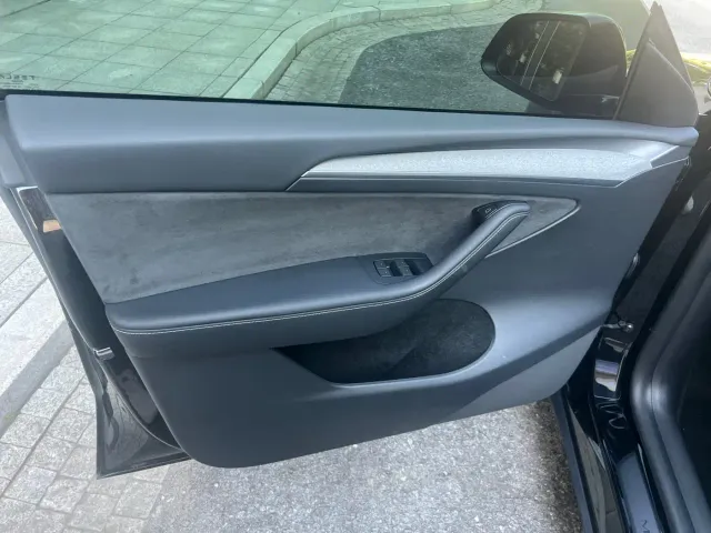 Tesla Model Y — Фото автомобиля 12