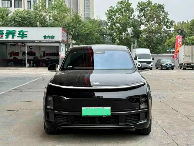 Li Auto L8 — Фото автомобиля 2