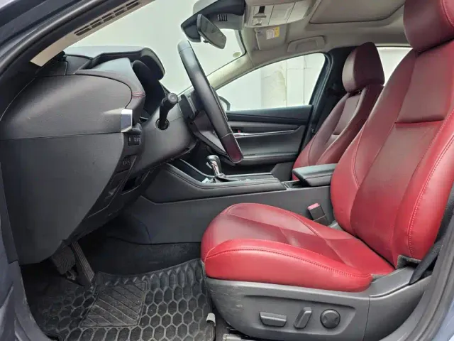 Mazda Axela — Фото автомобиля 8