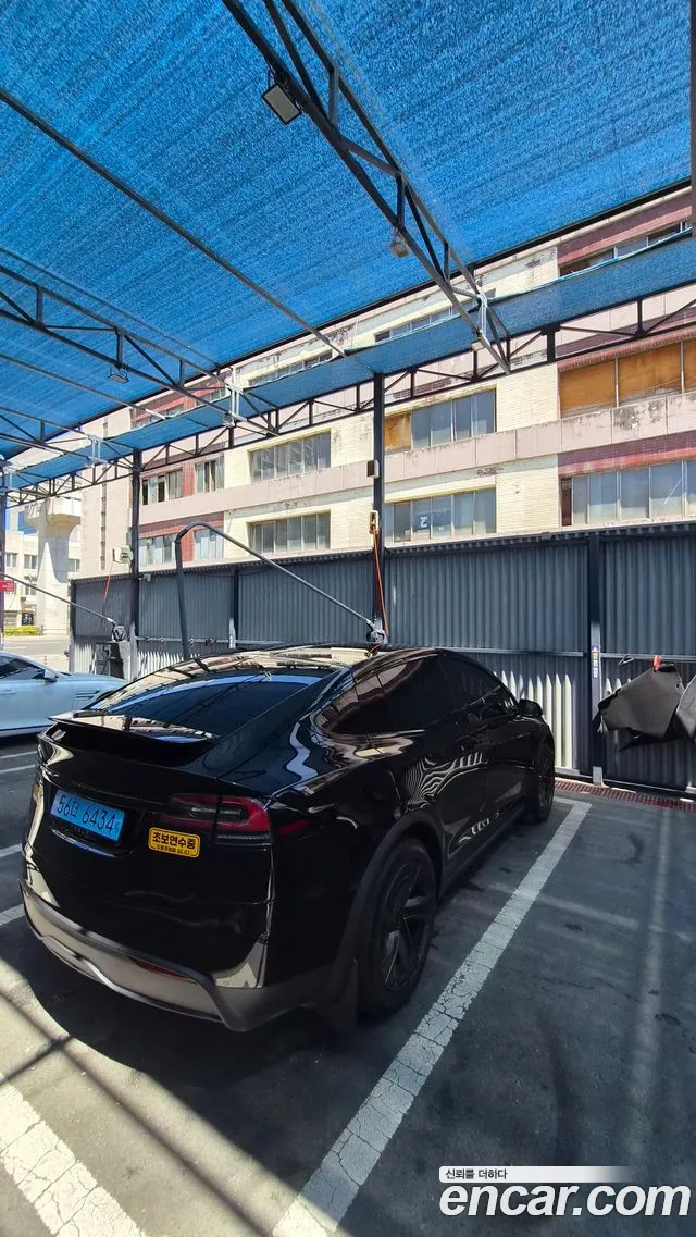 Tesla Model X — Фото автомобиля 2