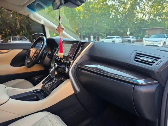 Toyota Vellfire — Фото автомобиля 20