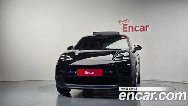 Porsche Macan Electric — Фото автомобиля 3