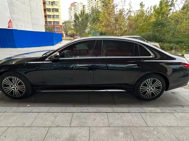 Mercedes-Benz E-Class — Фото автомобиля 4