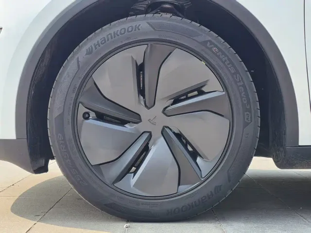 Tesla Model Y — Фото автомобиля 16