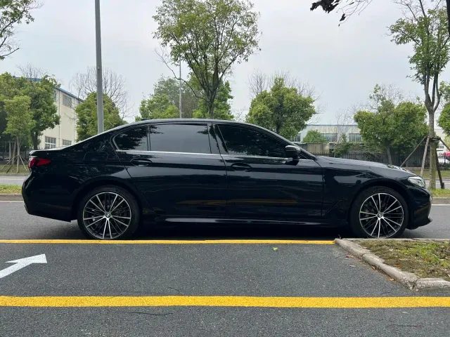 BMW 5 Series — Фото автомобиля 4