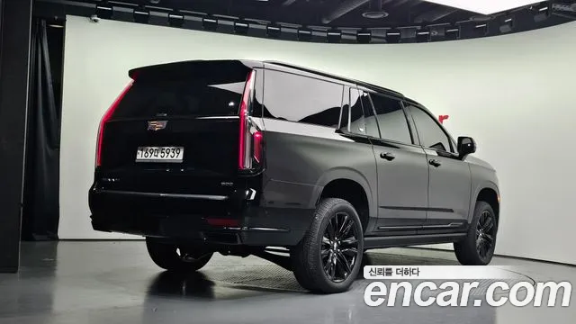 Cadillac Escalade — Фото автомобиля 2
