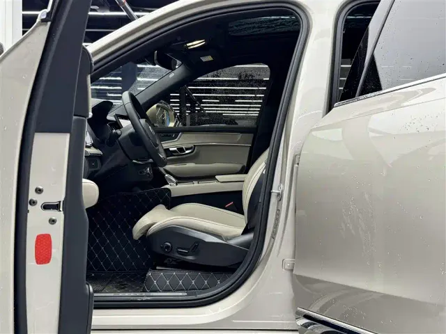 Volvo XC90 — Фото автомобиля 6