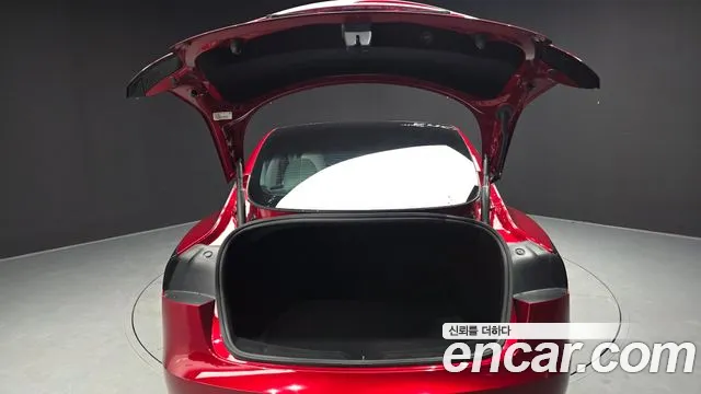 Tesla Model 3 — Фото автомобиля 20