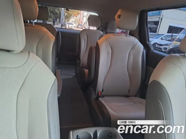 Kia Canival — Фото автомобиля 18
