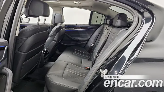 BMW 5-Series — Фото автомобиля 23