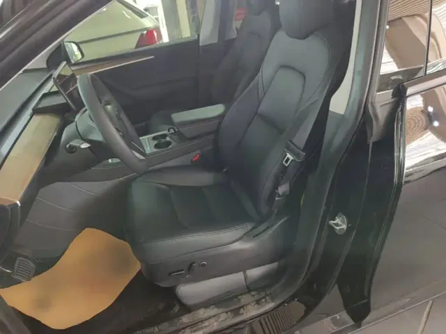 Tesla Model Y — Фото автомобиля 10