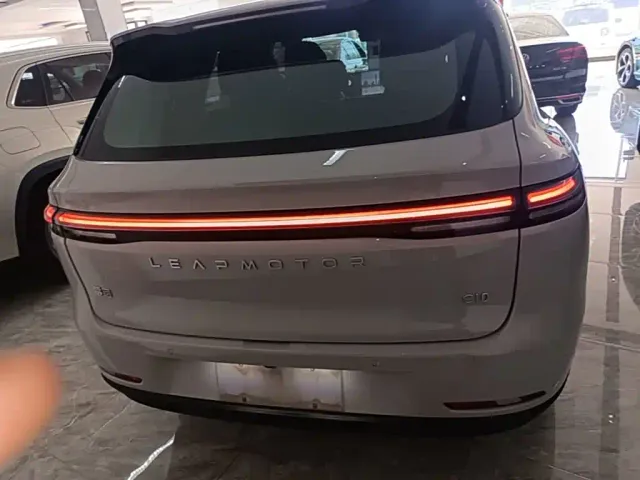 Leapmotor C10 — Фото автомобиля 5