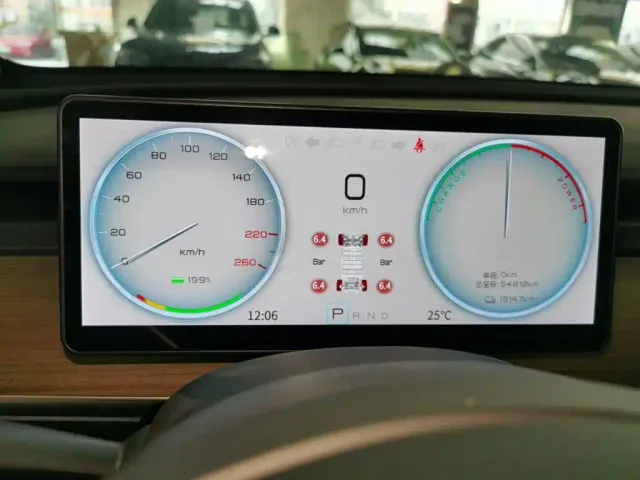 Tesla Model Y — Фото автомобиля 11