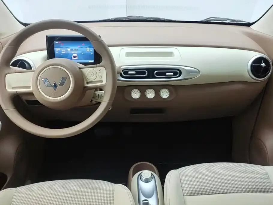 Wuling Motors Hongguang MINIEV 2025 4-Door Advanced — Фото автомобиля 12