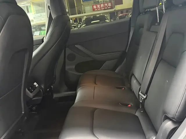 Tesla Model Y — Фото автомобиля 10