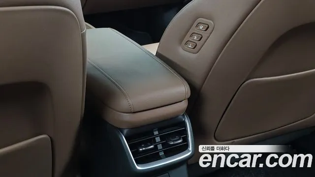 Hyundai Grandeur Grandeur (GN7) 2.5 Бензин 2WD — Фото автомобиля 17
