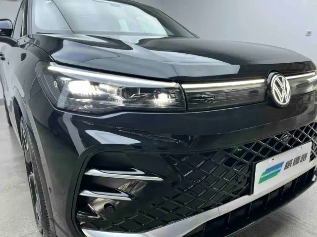 Volkswagen Tiguan L — Фото автомобиля 11