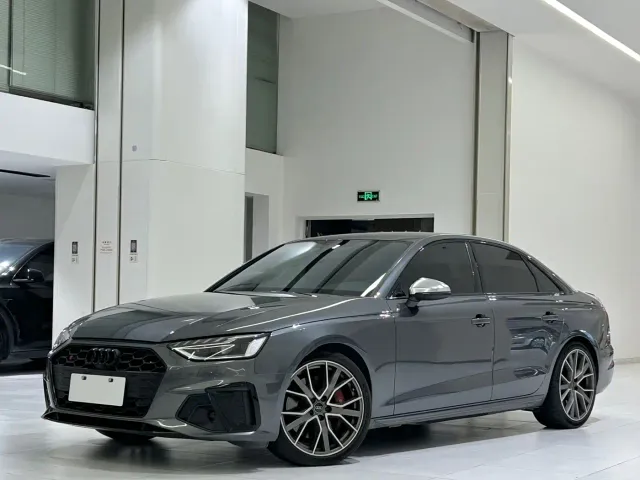 Фотография автомобиля — Audi S4