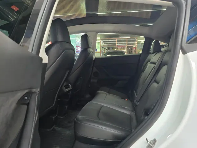 Tesla Model Y — Фото автомобиля 11