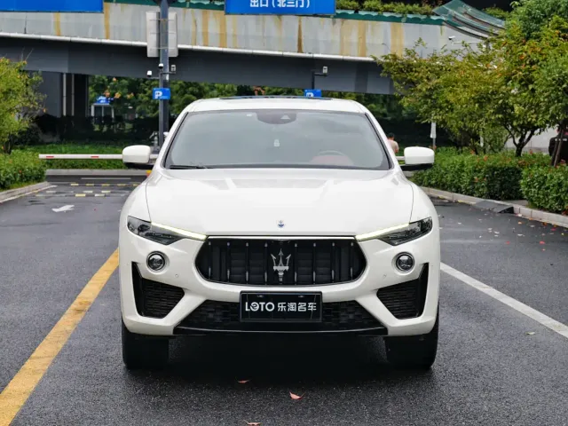 Maserati Levante — Фото автомобиля 2