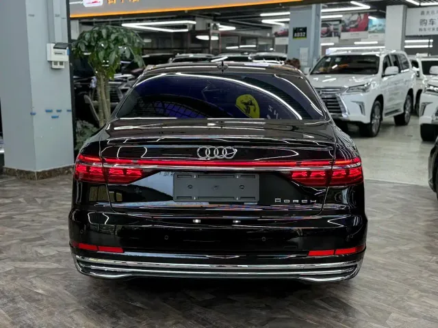 Audi A8 — Фото автомобиля 3