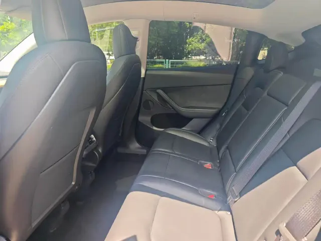 Tesla Model Y — Фото автомобиля 7
