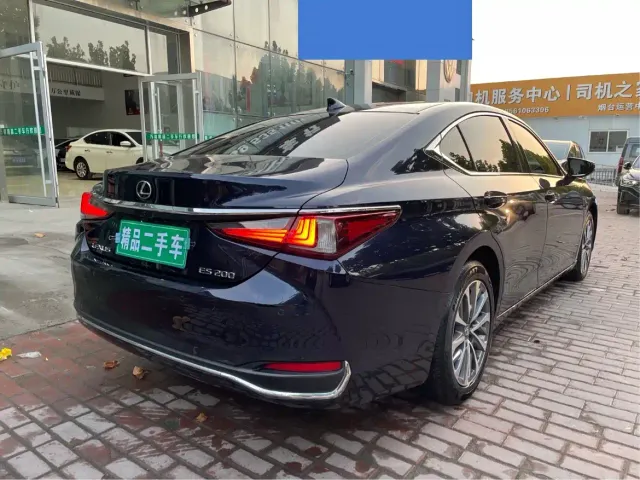 Lexus ES — Фото автомобиля 5