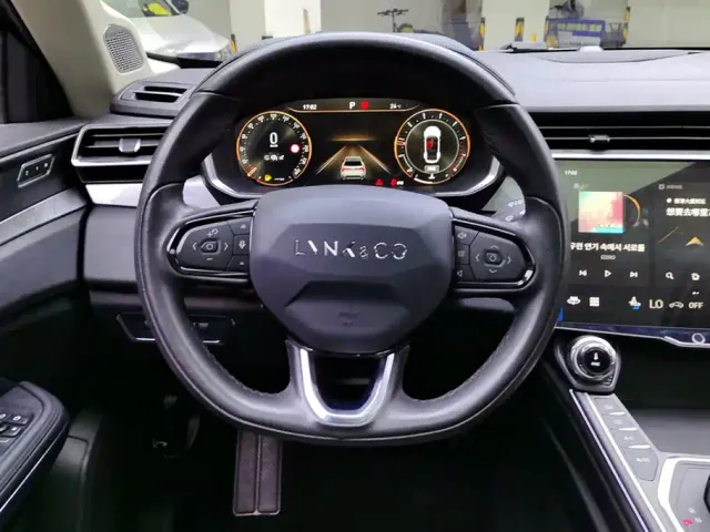 Lynk & Co 01 — Фото автомобиля 15