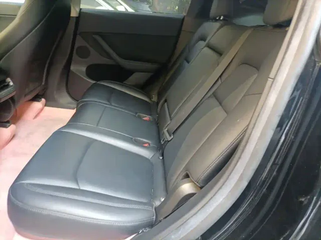 Tesla Model Y — Фото автомобиля 18