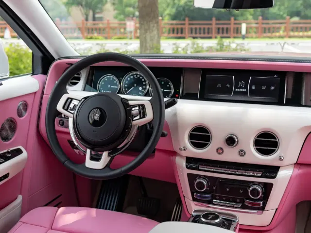 Rolls-Royce Phantom — Фото автомобиля 13