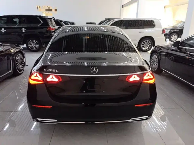 Mercedes-Benz E-Class — Фото автомобиля 5