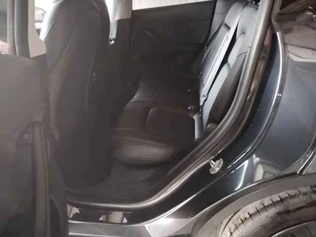 Tesla Model Y — Фото автомобиля 16