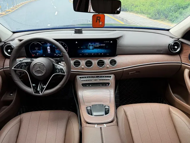 Mercedes-Benz E-Class — Фото автомобиля 8