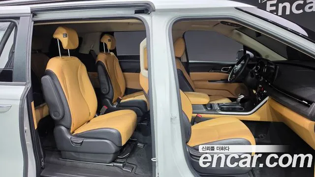Kia Carnival Generation 4 — Фото автомобиля 30