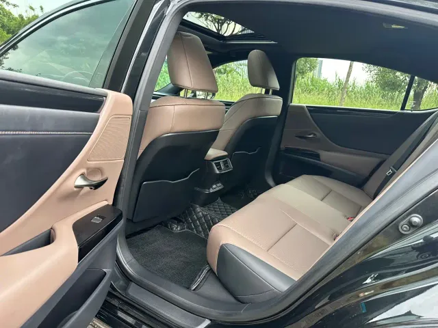 Lexus ES — Фото автомобиля 7
