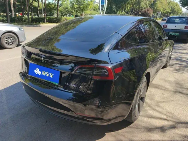 Tesla Model 3 — Фото автомобиля 3